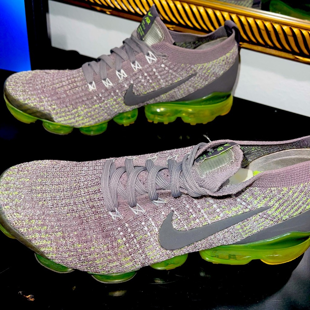 Nike Vapor Max Flyknit Gray & Volt Green. Used great condition.Men US size 10.5